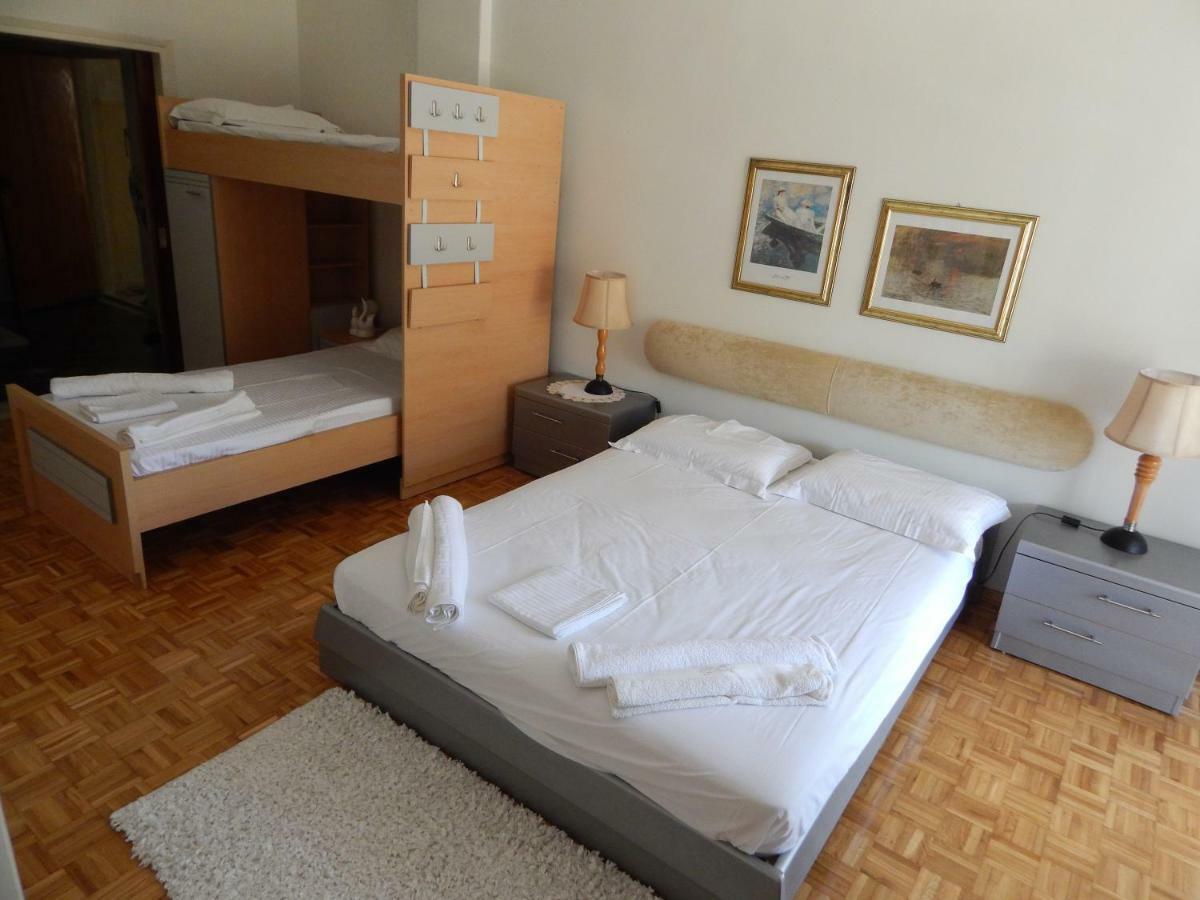 Zira Holiday House 마크리기알로스 외부 사진